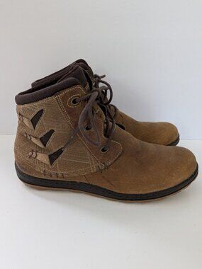 Merrell Ashland Vee Ankle Lace Up Brown Nubuck Leather Womens Boots Size 6
